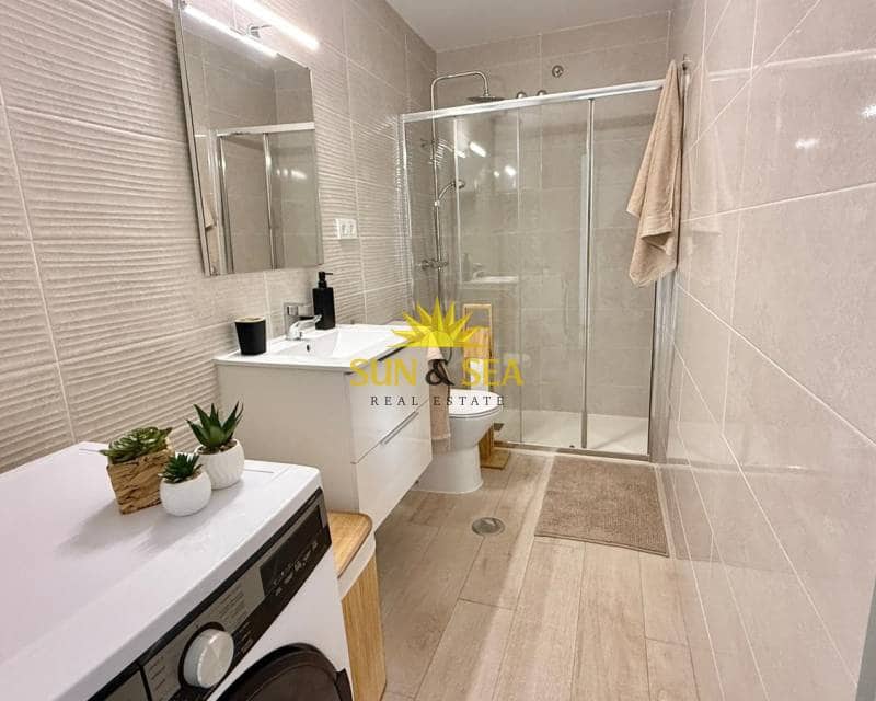   2 soveværelse   ferieLejlighed i Torrevieja   med   swimmingpool   - € 900 (Ref: 9086208)