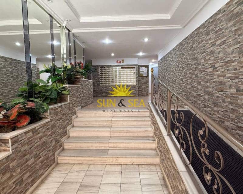   2 soveværelse   ferieLejlighed i Torrevieja   med   swimmingpool   - € 900 (Ref: 9086208)