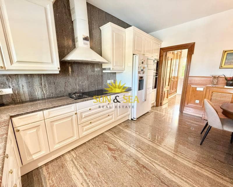 7 slaapkamer Villa te koop in San Pedro del Pinatar met zwembad garage - € 1.500.000 (Ref: 9097685)