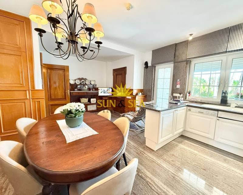 7 slaapkamer Villa te koop in San Pedro del Pinatar met zwembad garage - € 1.500.000 (Ref: 9097685)