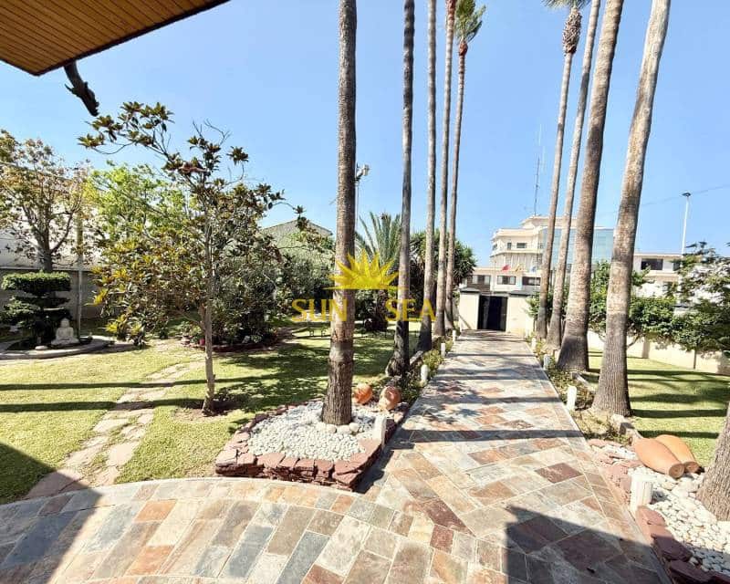 7 slaapkamer Villa te koop in San Pedro del Pinatar met zwembad garage - € 1.500.000 (Ref: 9097685)