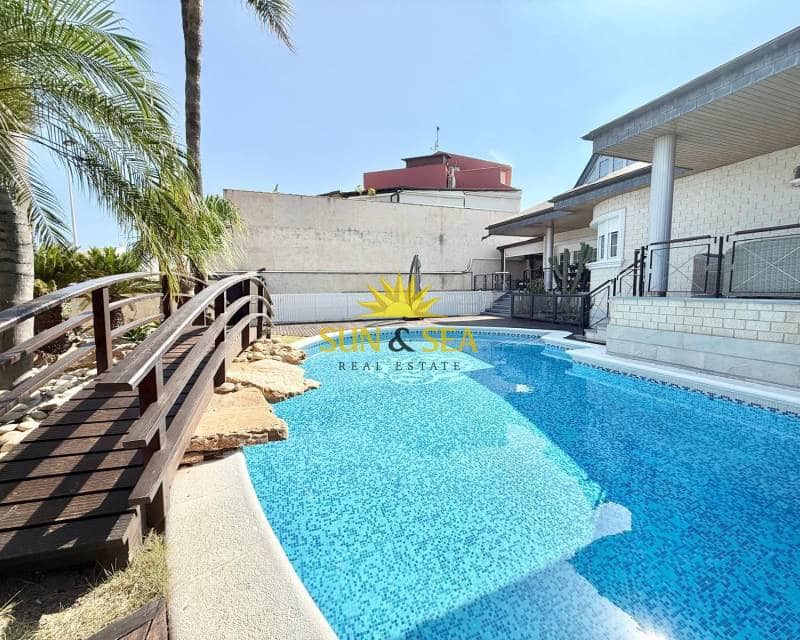 7 slaapkamer Villa te koop in San Pedro del Pinatar met zwembad garage - € 1.500.000 (Ref: 9097685)