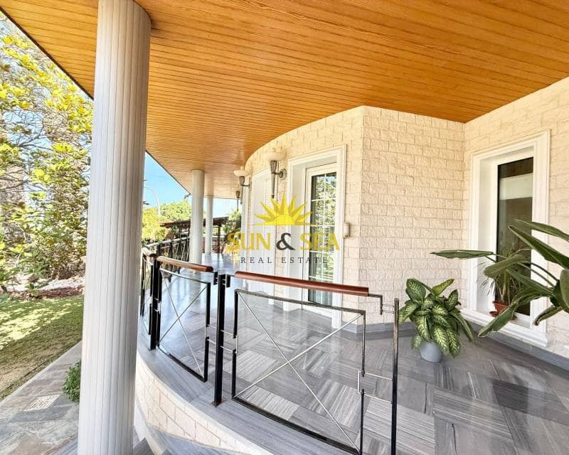 7 slaapkamer Villa te koop in San Pedro del Pinatar met zwembad garage - € 1.500.000 (Ref: 9097685)