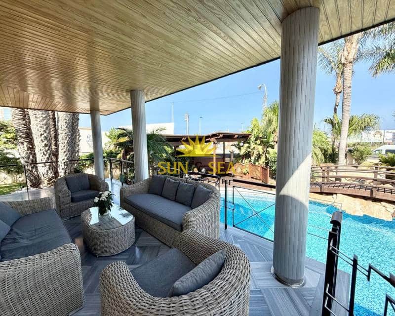 7 slaapkamer Villa te koop in San Pedro del Pinatar met zwembad garage - € 1.500.000 (Ref: 9097685)