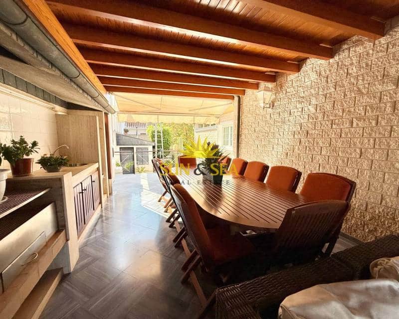 7 slaapkamer Villa te koop in San Pedro del Pinatar met zwembad garage - € 1.500.000 (Ref: 9097685)