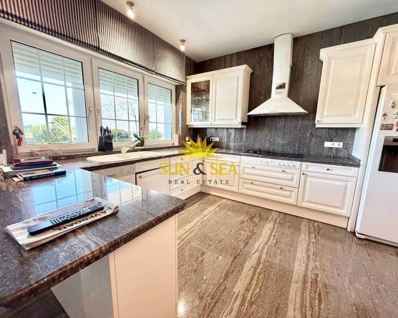 7 slaapkamer Villa te koop in San Pedro del Pinatar met zwembad garage - € 1.500.000 (Ref: 9097685)