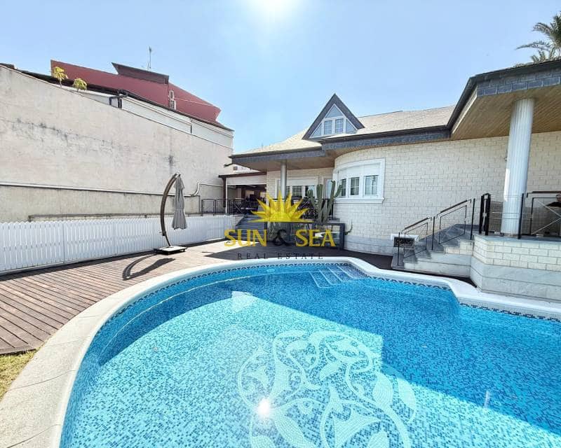 7 slaapkamer Villa te koop in San Pedro del Pinatar met zwembad garage - € 1.500.000 (Ref: 9097685)