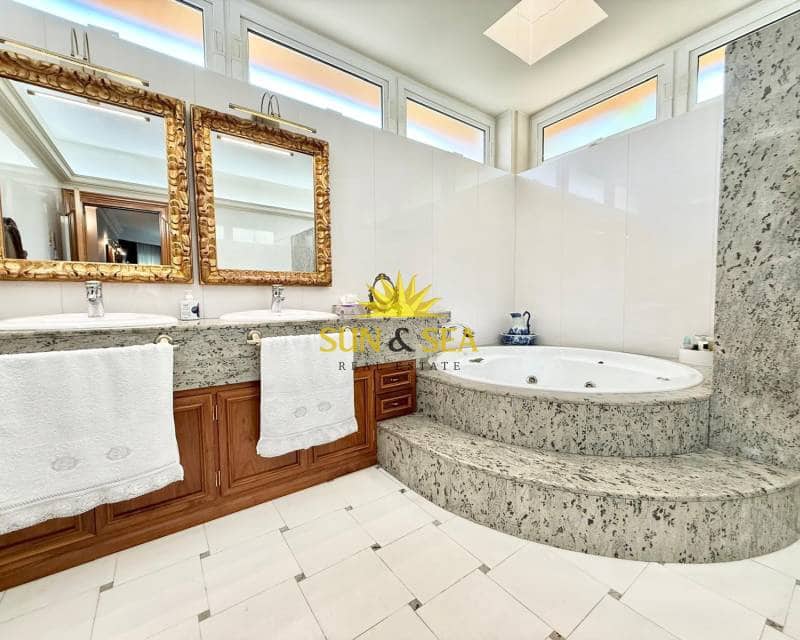 7 slaapkamer Villa te koop in San Pedro del Pinatar met zwembad garage - € 1.500.000 (Ref: 9097685)