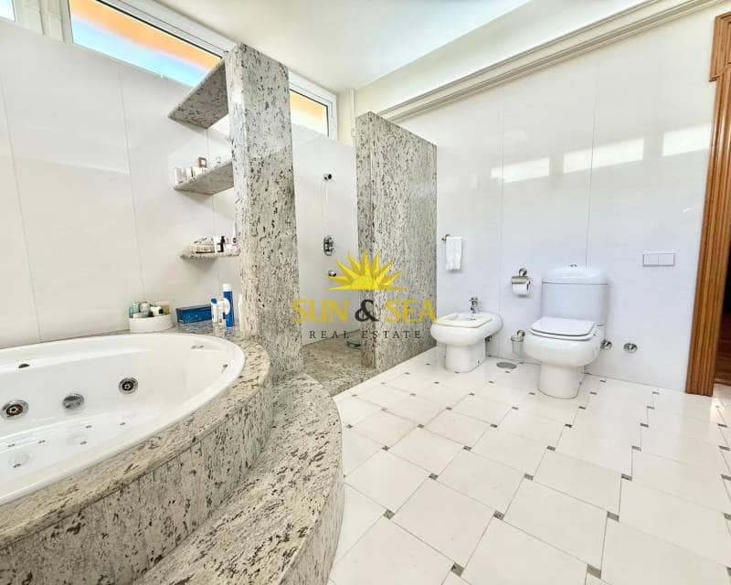 7 slaapkamer Villa te koop in San Pedro del Pinatar met zwembad garage - € 1.500.000 (Ref: 9097685)