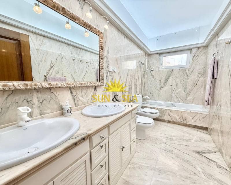 7 slaapkamer Villa te koop in San Pedro del Pinatar met zwembad garage - € 1.500.000 (Ref: 9097685)