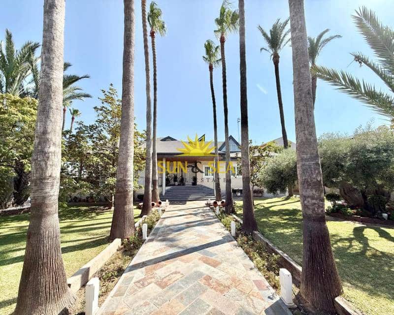 7 slaapkamer Villa te koop in San Pedro del Pinatar met zwembad garage - € 1.500.000 (Ref: 9097685)