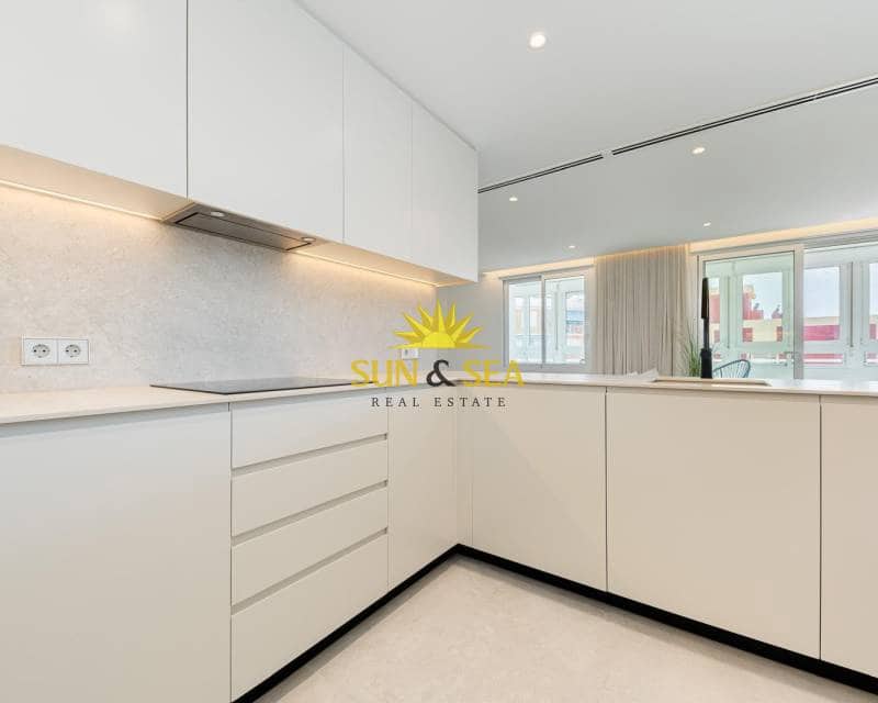 Ático de 3 habitaciones en Torrevieja en venta con garaje - 319.000 € (Ref: 9101103)