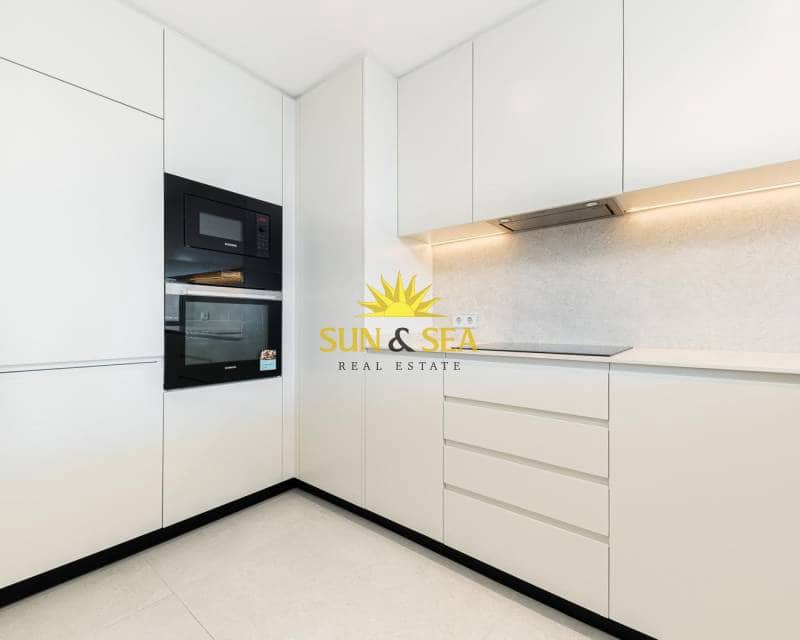 Ático de 3 habitaciones en Torrevieja en venta con garaje - 319.000 € (Ref: 9101103)