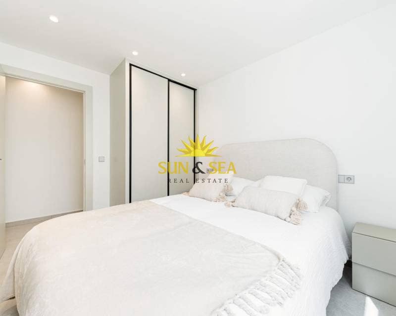 Ático de 3 habitaciones en Torrevieja en venta con garaje - 319.000 € (Ref: 9101103)