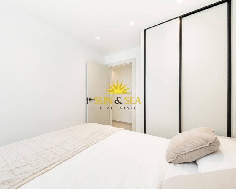 Ático de 3 habitaciones en Torrevieja en venta con garaje - 319.000 € (Ref: 9101103)