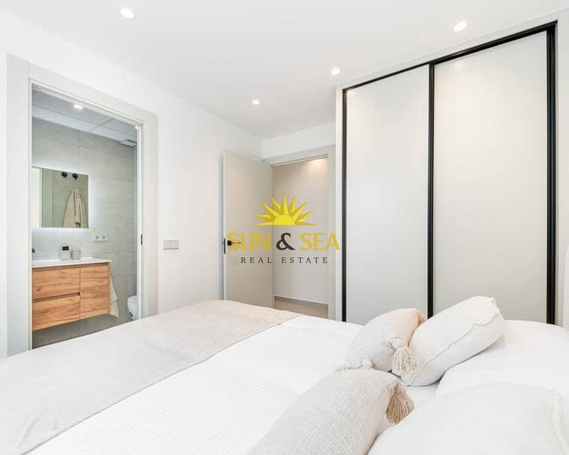 Ático de 3 habitaciones en Torrevieja en venta con garaje - 319.000 € (Ref: 9101103)