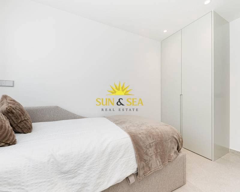 Ático de 3 habitaciones en Torrevieja en venta con garaje - 319.000 € (Ref: 9101103)