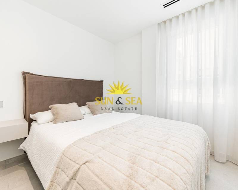 Ático de 3 habitaciones en Torrevieja en venta con garaje - 319.000 € (Ref: 9101103)