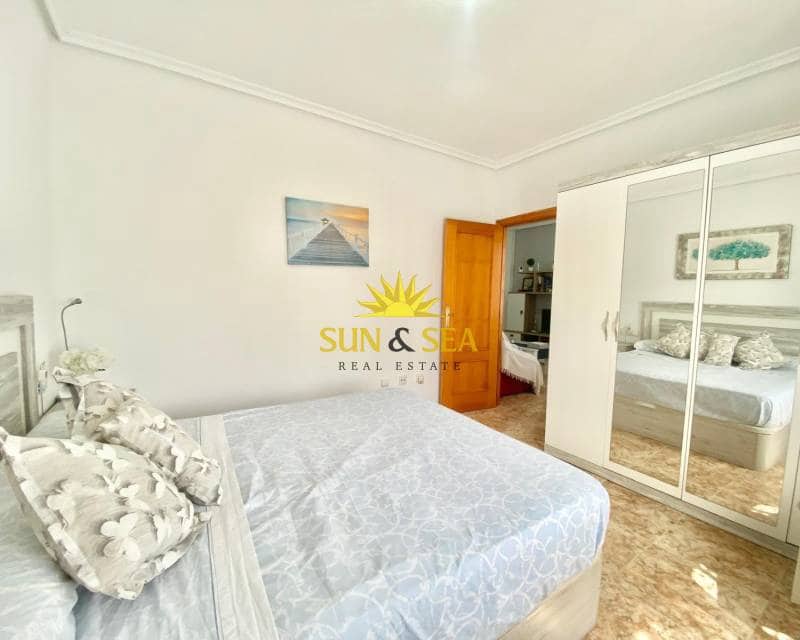 2 makuuhuone Huoneisto vuokrattavana paikassa Torrevieja mukana 
autotalli - 800 € (Ref: 9107937)