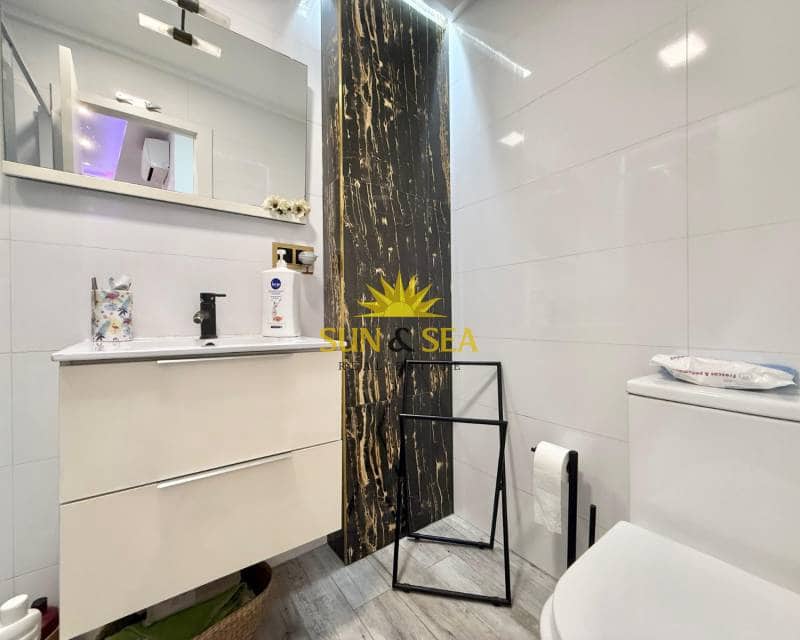 Apartamento de 2 habitaciones en Torrevieja en alquiler - 1.000 € (Ref: 9107938)