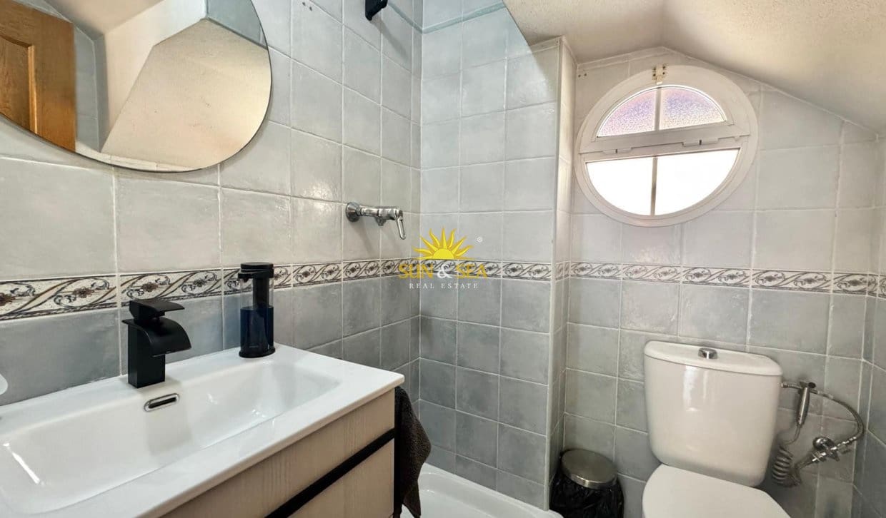Chalet de 4 habitaciones en Santa Pola en alquiler - 1.250 € (Ref: 9108287)