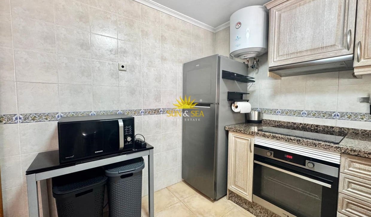 Chalet de 4 habitaciones en Santa Pola en alquiler - 1.250 € (Ref: 9108287)