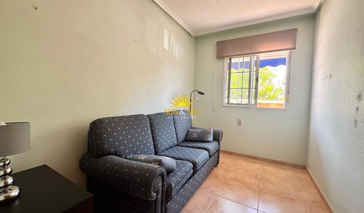 Chalet de 4 habitaciones en Santa Pola en alquiler - 1.250 € (Ref: 9108287)