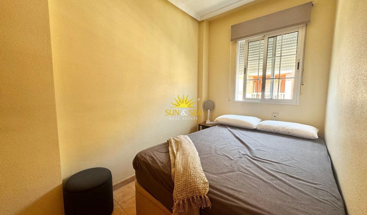 Chalet de 4 habitaciones en Santa Pola en alquiler - 1.250 € (Ref: 9108287)