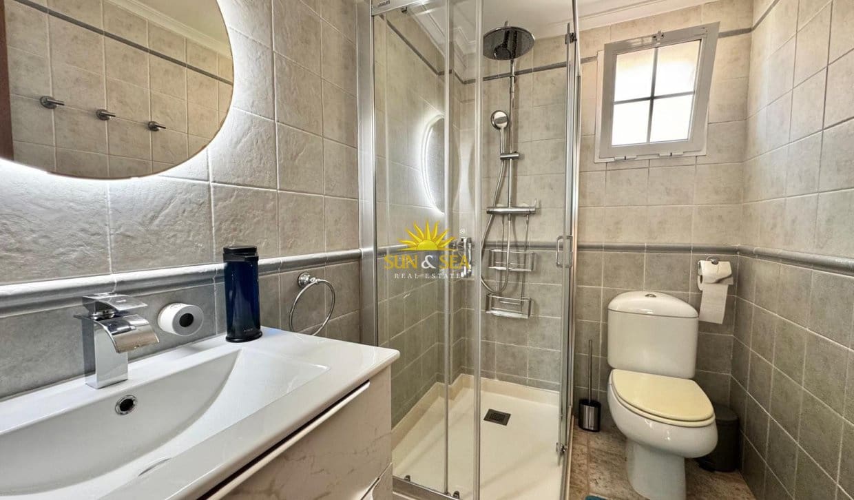 Chalet de 4 habitaciones en Santa Pola en alquiler - 1.250 € (Ref: 9108287)