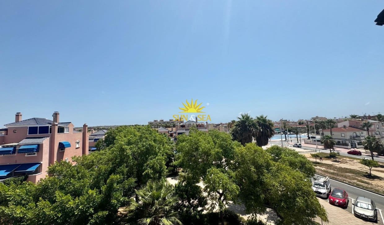 Chalet de 4 habitaciones en Santa Pola en alquiler - 1.250 € (Ref: 9108287)
