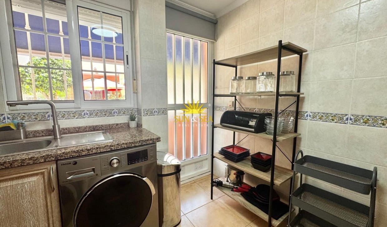 Chalet de 4 habitaciones en Santa Pola en alquiler - 1.250 € (Ref: 9108287)