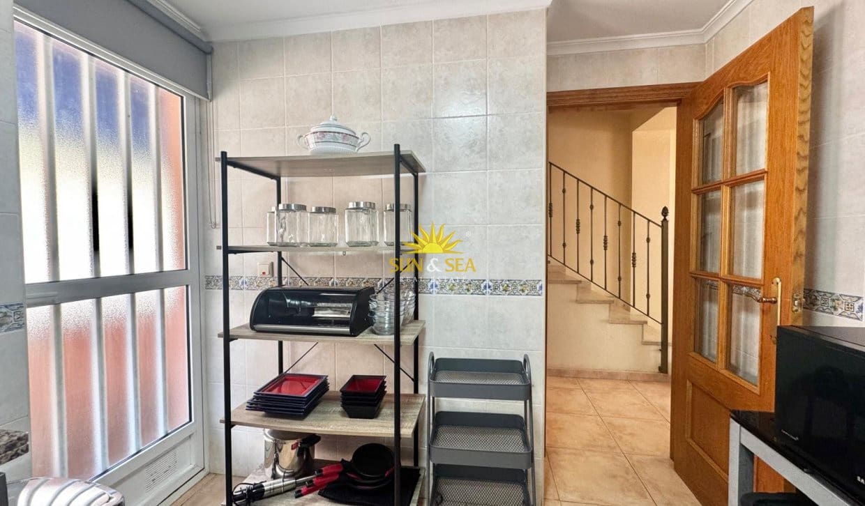 Chalet de 4 habitaciones en Santa Pola en alquiler - 1.250 € (Ref: 9108287)