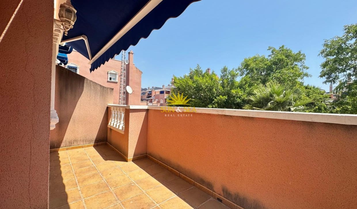 Chalet de 4 habitaciones en Santa Pola en alquiler - 1.250 € (Ref: 9108287)