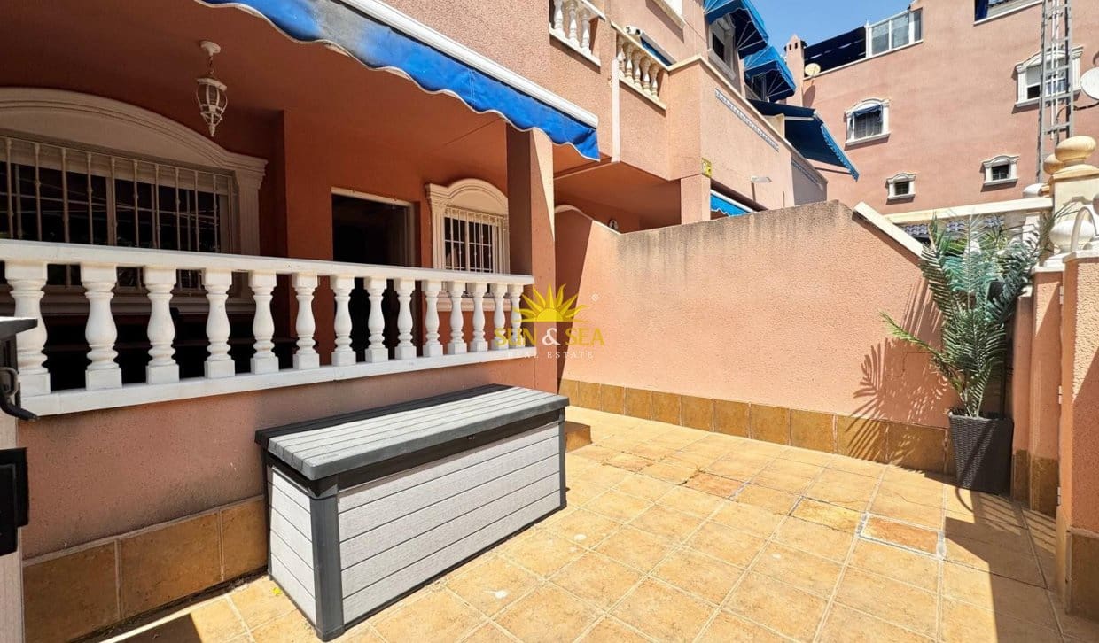 Chalet de 4 habitaciones en Santa Pola en alquiler - 1.250 € (Ref: 9108287)