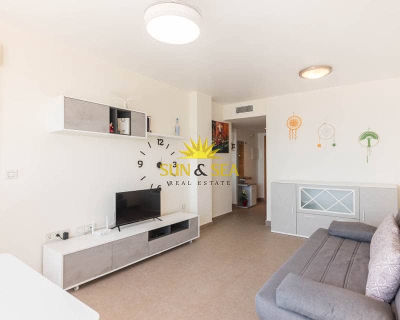 2 soveværelse Lejlighed til leje i La Manga del Mar Menor med swimmingpool garage - € 900 (Ref: 9109865)