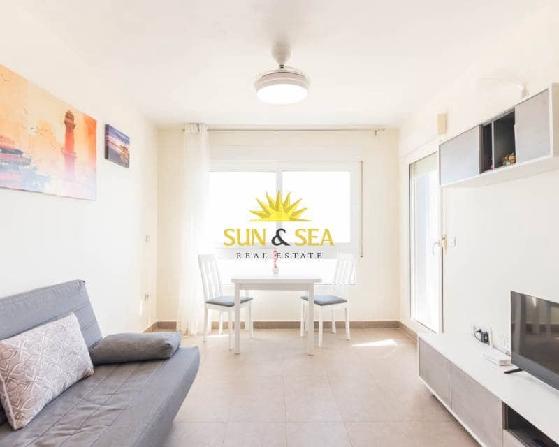 2 soveværelse Lejlighed til leje i La Manga del Mar Menor med swimmingpool garage - € 900 (Ref: 9109865)