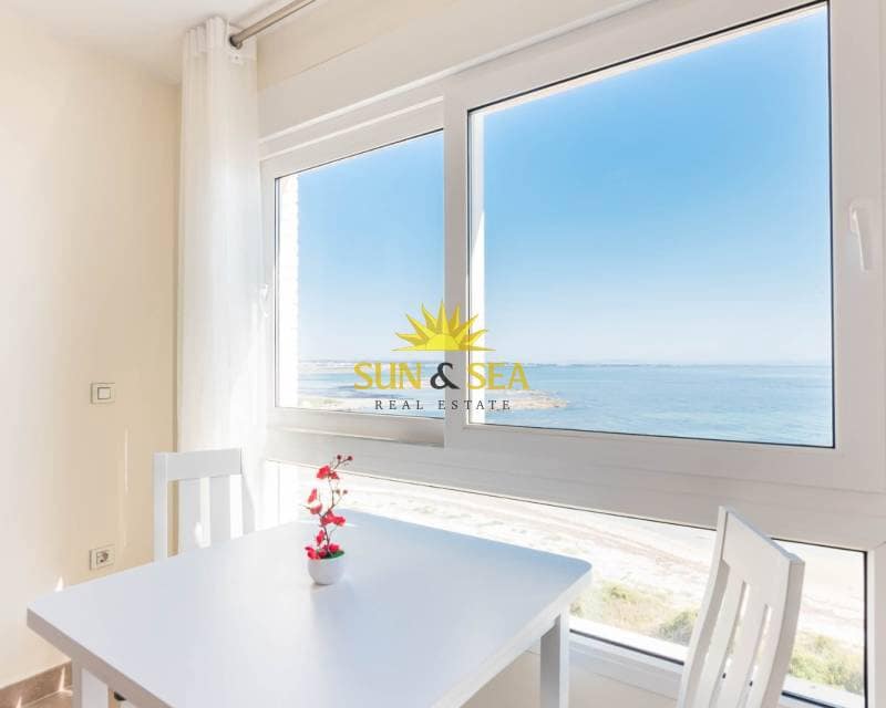 2 soveværelse Lejlighed til leje i La Manga del Mar Menor med swimmingpool garage - € 900 (Ref: 9109865)