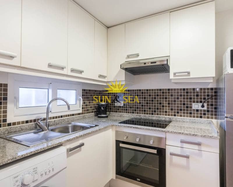 2 soveværelse Lejlighed til leje i La Manga del Mar Menor med swimmingpool garage - € 900 (Ref: 9109865)