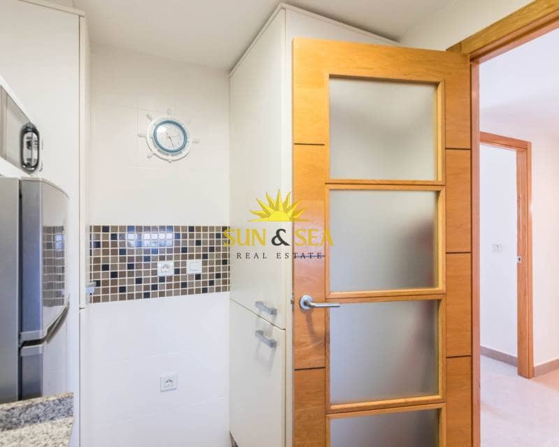 2 soveværelse Lejlighed til leje i La Manga del Mar Menor med swimmingpool garage - € 900 (Ref: 9109865)