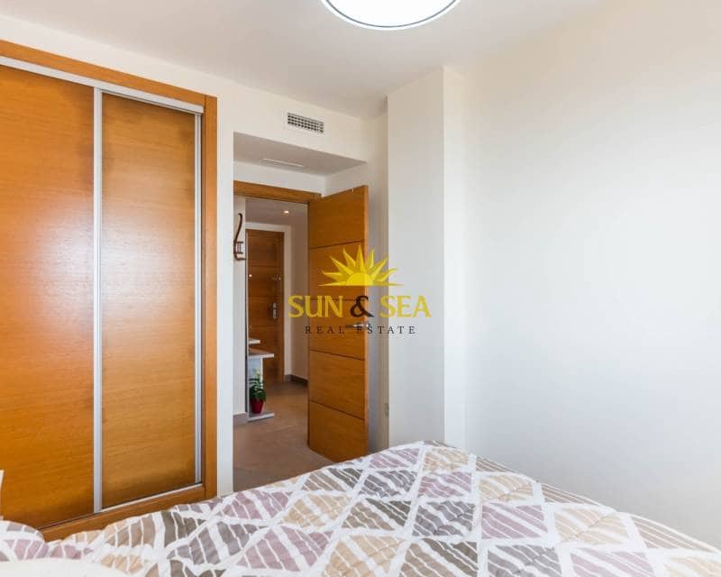 2 soveværelse Lejlighed til leje i La Manga del Mar Menor med swimmingpool garage - € 900 (Ref: 9109865)