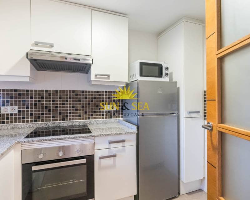 2 soveværelse Lejlighed til leje i La Manga del Mar Menor med swimmingpool garage - € 900 (Ref: 9109865)