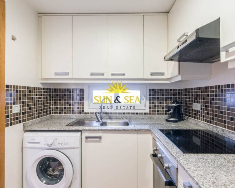 2 soveværelse Lejlighed til leje i La Manga del Mar Menor med swimmingpool garage - € 900 (Ref: 9109865)