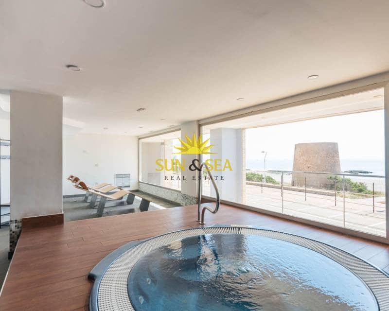 2 soveværelse Lejlighed til leje i La Manga del Mar Menor med swimmingpool garage - € 900 (Ref: 9109865)