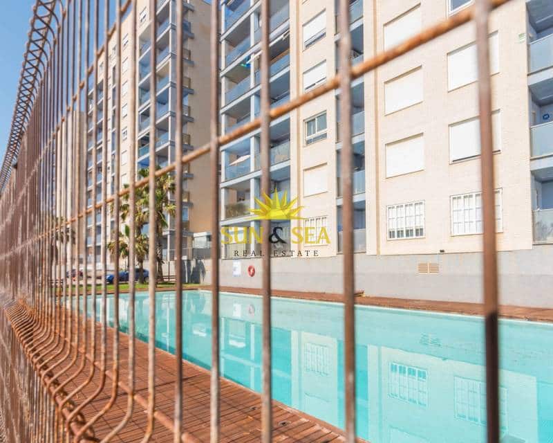 2 soveværelse Lejlighed til leje i La Manga del Mar Menor med swimmingpool garage - € 900 (Ref: 9109865)