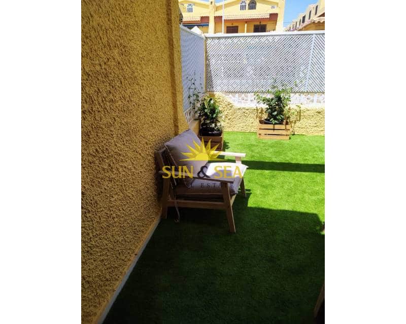 3 Zimmer Haus zu vermieten in Torrevieja mit Pool - 1.100 € (Ref: 9111026)