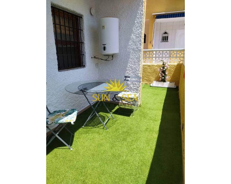 3 Zimmer Haus zu vermieten in Torrevieja mit Pool - 1.100 € (Ref: 9111026)