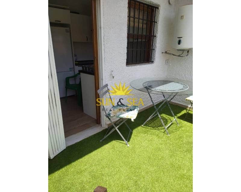 3 Zimmer Haus zu vermieten in Torrevieja mit Pool - 1.100 € (Ref: 9111026)