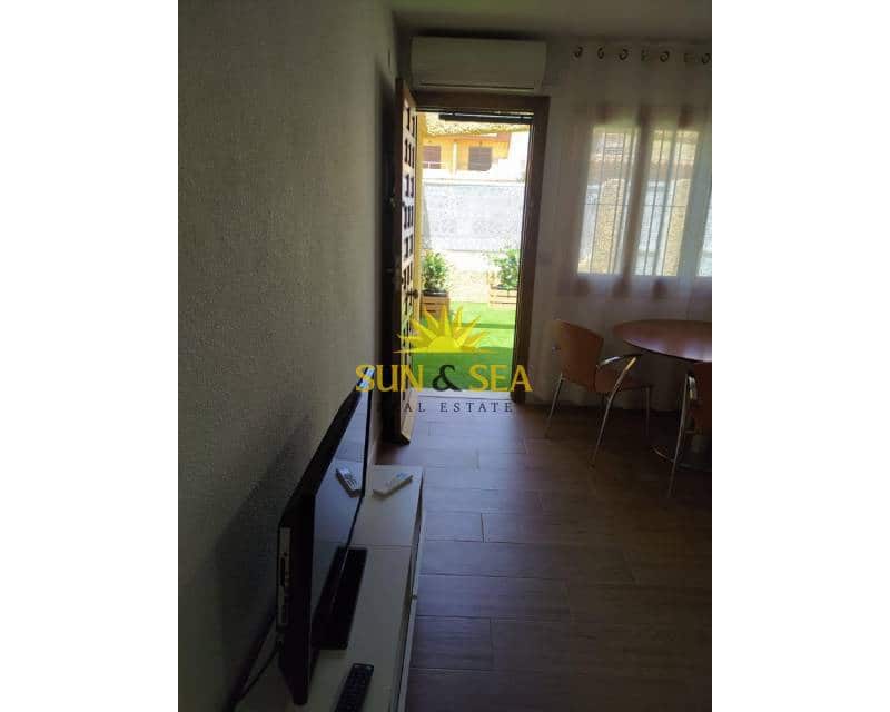 3 Zimmer Haus zu vermieten in Torrevieja mit Pool - 1.100 € (Ref: 9111026)