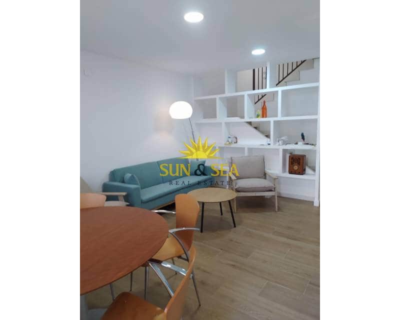 3 Zimmer Haus zu vermieten in Torrevieja mit Pool - 1.100 € (Ref: 9111026)