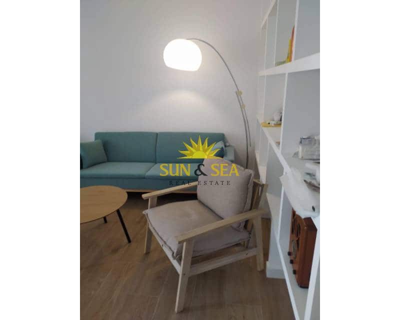 3 Zimmer Haus zu vermieten in Torrevieja mit Pool - 1.100 € (Ref: 9111026)